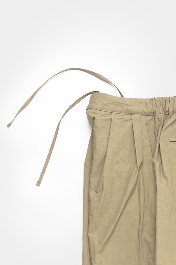 HAVE HAD - 하프팬츠 - Bermuda Pin-tuck Pants(Beige)