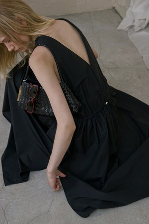 AIRY LOW STRING DRESS_BLACK