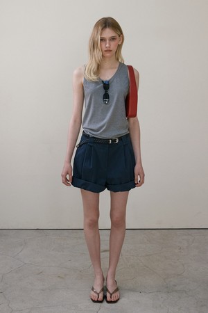 TWO-TUCK BERMUDA SHORTS_NAVY