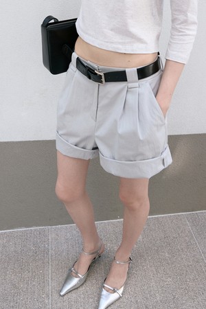 TWO-TUCK BERMUDA SHORTS_LIGHT GREY
