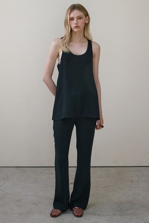 FLUID U-NECK SLEEVELESS TOP_BLACK