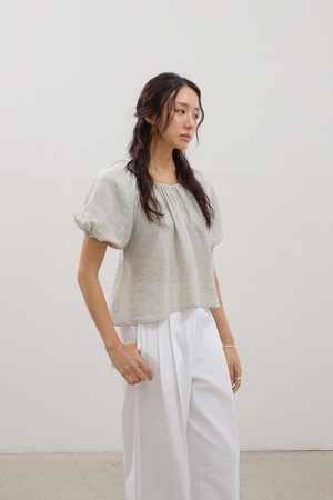 셔링 라운드 볼륨블라우스