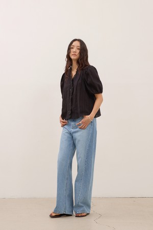 프릴 자가드 브이블라우스