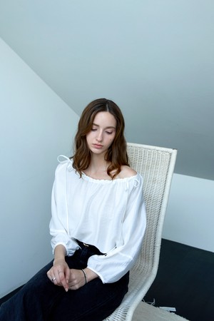 홀터 스트링 볼륨블라우스