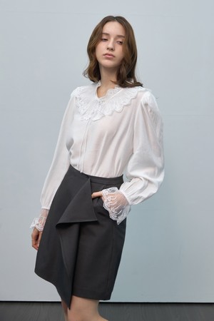 레이스 카라 볼륨블라우스
