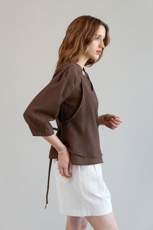 더블 레이어드 라운드 블라우스