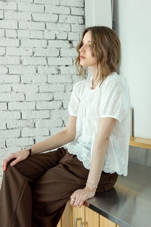 코튼 레이스 셔링블라우스_WHITE