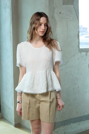 볼륨 코튼 자가드블라우스 WHITE