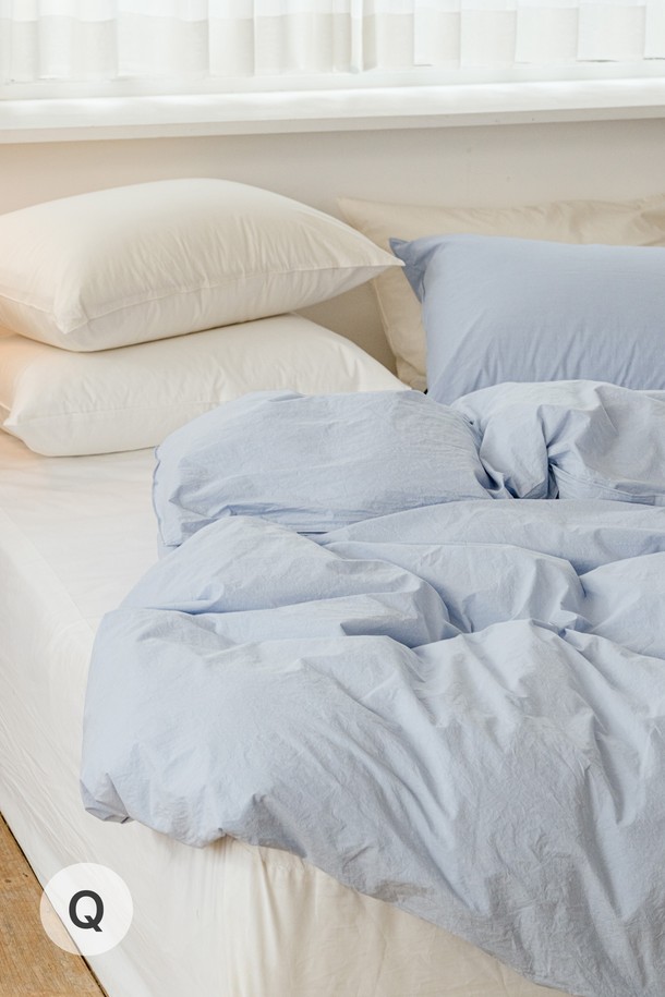 부드러운 촉감이 매력적인 데일리코튼 60수 바이오워싱 이불커버 퀸(7컬러)입니다. 60수 고밀도 면 원단으로 제작되어 얇고 가벼우며, 흡습성이 뛰어나 편안한 잠자리를 제공합니다. 바이오워싱 가공으로 부드러움을 더했으며, 미니멀하고 클래식한 스타일을 연출합니다. 화이트, 블루, 그레이 등 7가지 다채로운 컬러 옵션으로, 집콕룩을 더욱 돋보이게 합니다. 퀸 사이즈로 제작되어 넉넉하게 사용할 수 있습니다.
