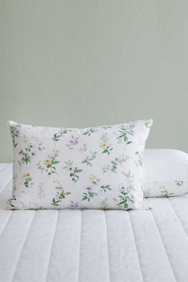 로벨리아 인견 모달 베개커버 50X70(화이트)는 부드러운 촉감과 흡습성이 뛰어난 베개커버입니다. 인견과 모달 소재를 사용하여 제작되었으며, 시원하고 쾌적한 사용감을 제공합니다. 화이트 컬러 바탕에 플라워 패턴이 디자인되어 침실 분위기를 화사하게 연출합니다. 사이즈는 50X70이며, 침구류에 사용되는 베개커버입니다.
