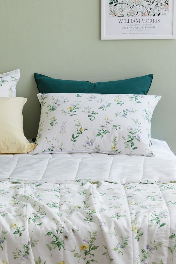 로벨리아 인견 모달 베개커버 50X70(화이트)는 부드러운 촉감과 흡습성이 뛰어난 베개커버입니다. 인견과 모달 소재를 사용하여 제작되었으며, 시원하고 쾌적한 사용감을 제공합니다. 화이트 컬러 바탕에 플라워 패턴이 디자인되어 침실 분위기를 화사하게 연출합니다. 사이즈는 50X70이며, 침구류에 사용되는 베개커버입니다.
