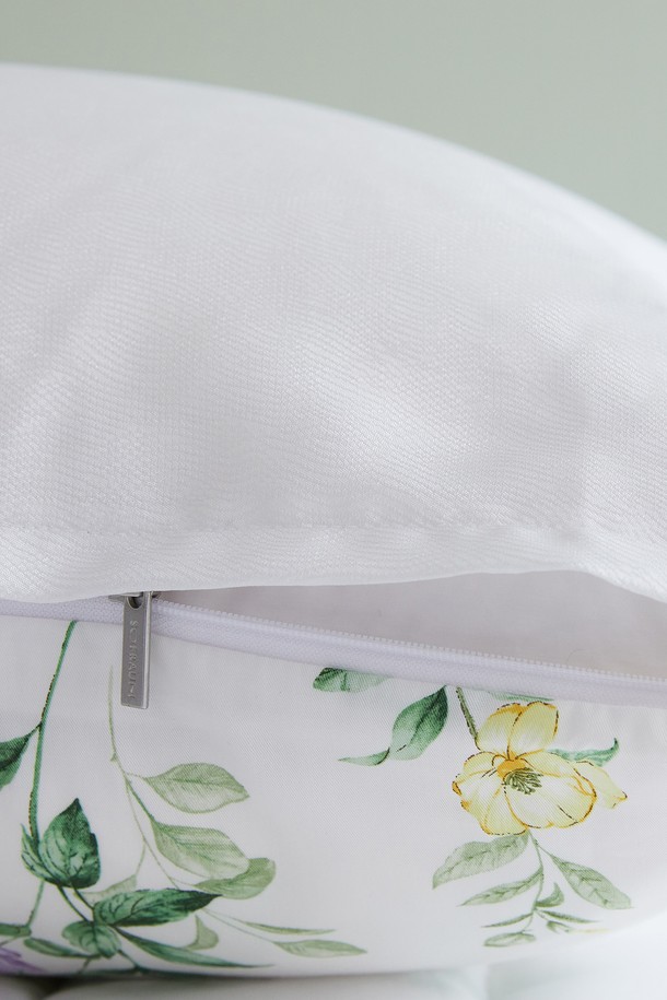 로벨리아 인견 모달 베개커버 50X70(화이트)는 부드러운 촉감과 흡습성이 뛰어난 베개커버입니다. 인견과 모달 소재를 사용하여 제작되었으며, 시원하고 쾌적한 사용감을 제공합니다. 화이트 컬러 바탕에 플라워 패턴이 디자인되어 침실 분위기를 화사하게 연출합니다. 사이즈는 50X70이며, 침구류에 사용되는 베개커버입니다.
