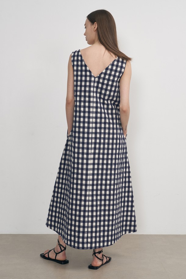 NEBELEVERYWEAR - 민소매 원피스 - EMBO SLEEVELESS DRESS _ NAVY CHECK