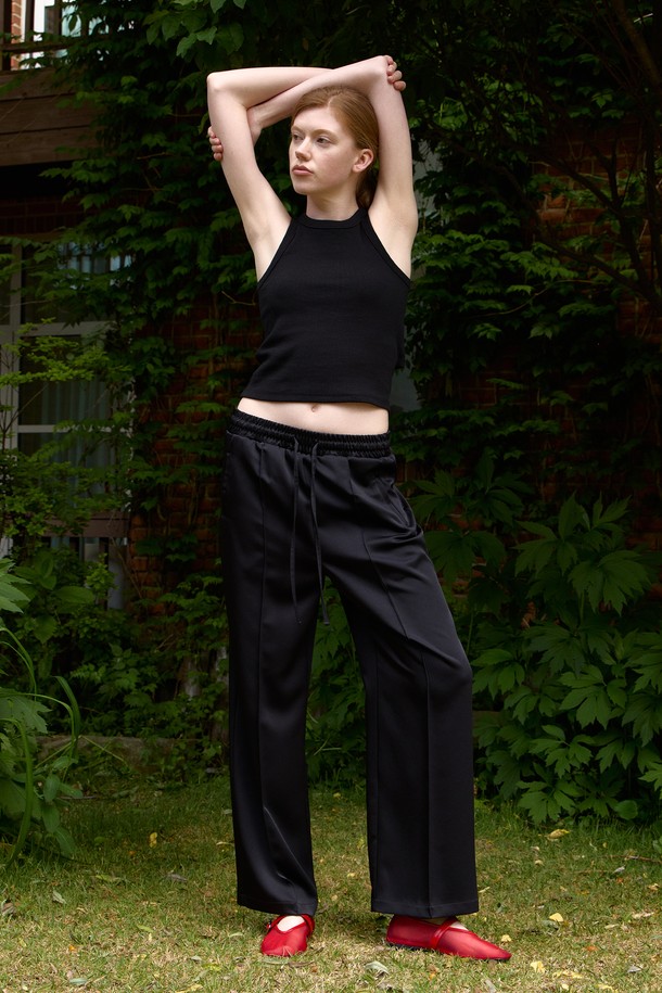 NEBELEVERYWEAR - 롱/미디팬츠 - Satin Pintuck Banding Pants_Black