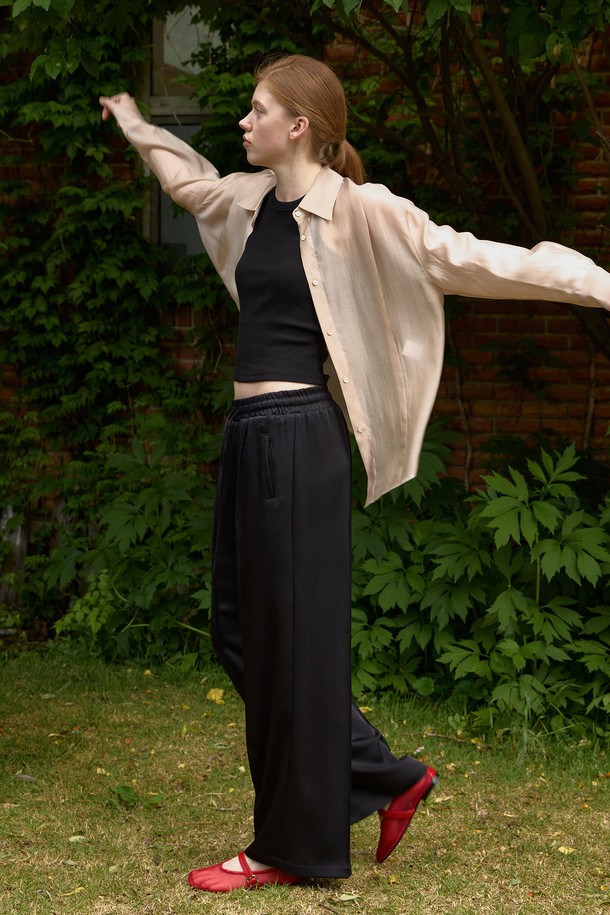 NEBELEVERYWEAR - 롱/미디팬츠 - Satin Pintuck Banding Pants_Black