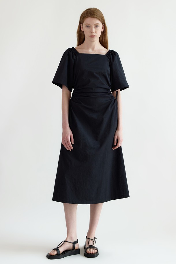 NEBELEVERYWEAR - 반소매 원피스 - Volume Shirring Dress_Black