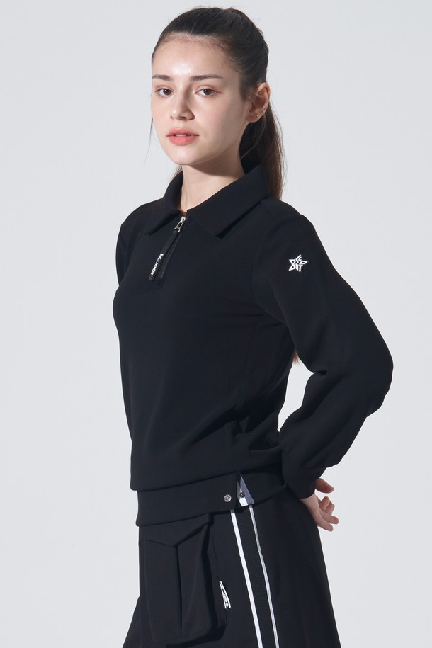 [BLUDOT] 볼륨 하프집업 카라티셔츠는 스포티한 골프룩을 위한 여성용 카라 티셔츠입니다. 하프넥 디자인과 긴 소매로, 봄, 여름, 가을 계절에 적합하게 제작되었습니다. 블랙 컬러의 무지 패턴으로 미니멀한 스타일을 연출하며, 볼륨감을 살린 디자인이 특징입니다. 집업 방식으로 편안하게 착용할 수 있으며, 활동적인 골프 라운딩을 위한 최적의 선택입니다.
