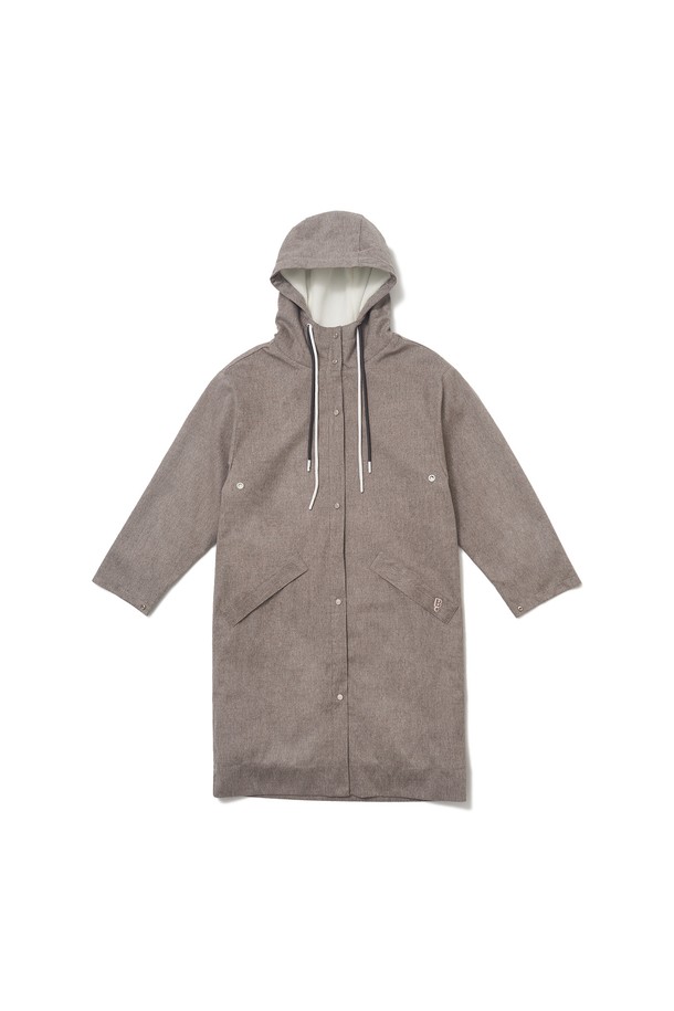 [BLUDOT] 올 웨더 코트 Plus (울 ver)_BG는 여성용으로, 가을과 겨울에 따뜻하게 입을 수 있는 캐주얼 스타일의 롱 기장 후드 코트입니다. 베이지 컬러의 무지 디자인으로 일상, 우천 시에도 활용 가능하며, 오버핏으로 편안한 착용감을 선사합니다. 울, 나일론, 폴리우레탄, 폴리에스터 등의 혼방 소재로 제작되어 방수, 방풍, 보온 기능을 갖추었으며, 플리스 안감으로 부드러운 착용감을 더했습니다. 긴 소매, 집업 여밈 방식, 드롭 숄더 디자인, 브랜드 로고 와펜, 후드 스트링이 특징이며, 캐주얼, 미니멀, 클래식 스타일을 모두 소화할 수 있어 겨울 데일리룩, 산책룩, 여행룩에 잘 어울립니다.
