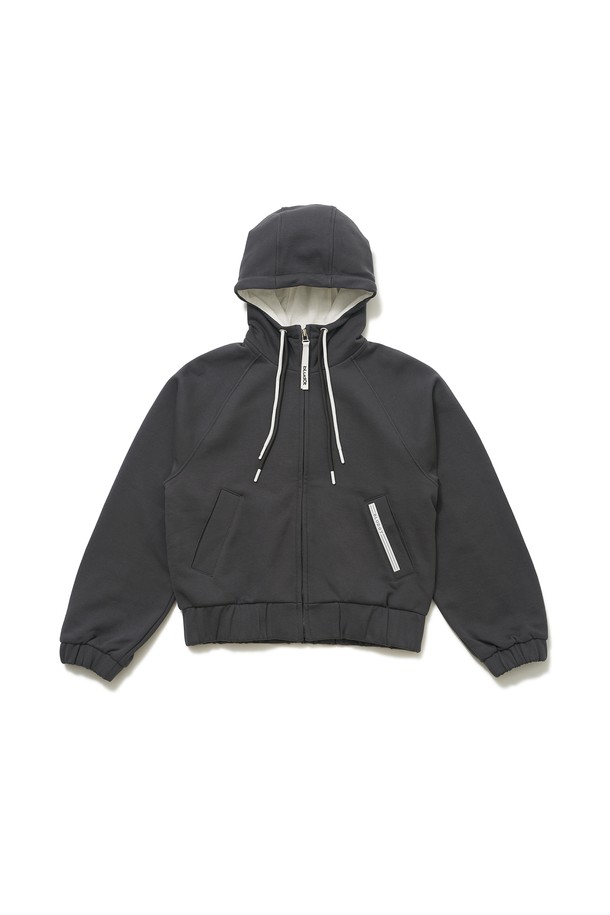 [BLUDOT] 반다나 더블 스트링 후드집업은 여성 골프룩 및 일상 패션을 위한 스포티하고 캐주얼한 스타일의 후드집업입니다. 초콜렛, 그레이 두 가지 색상으로 출시되었으며, 봄, 가을 계절에 적합합니다. 두꺼운 테리 소재로 제작되어 탄탄한 촉감을 선사하며, 크롭 기장과 레귤러핏으로 편안하게 착용 가능합니다. 더블 스트링 후드, 지퍼풀러 디테일, 그리고 등판 반다나 패턴 프린팅이 돋보이는 디자인입니다. 긴소매 기장으로 활동성을 높였습니다.
