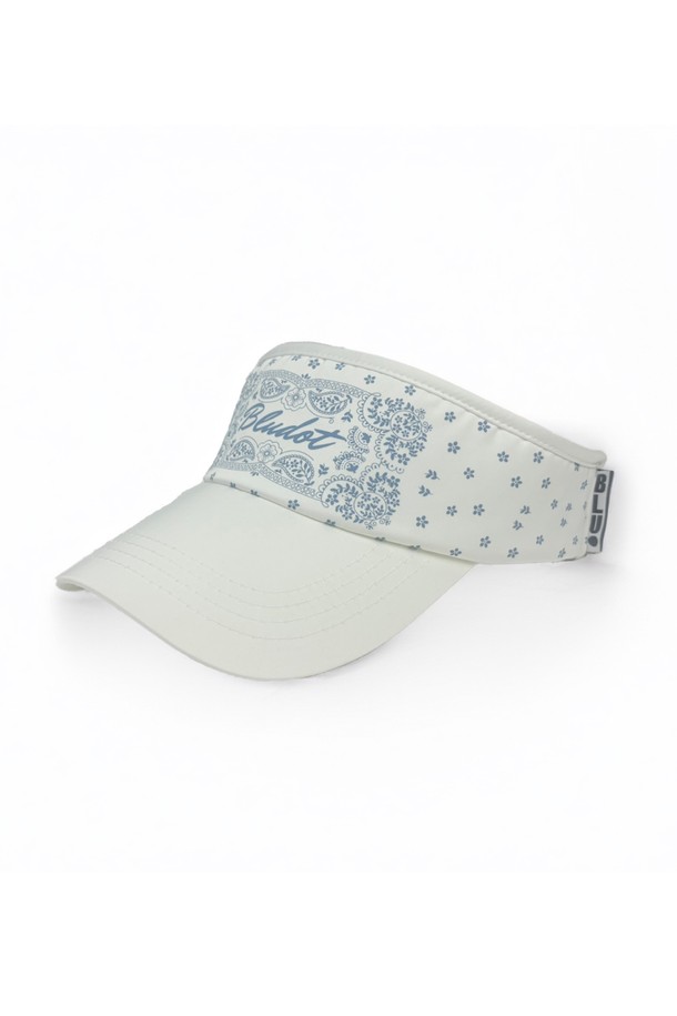 세련된 반다나 프린트 썬바이저로 스타일과 자외선 차단을 동시에 잡으세요. 부드러운 폴리에스터 소재로 제작되어 편안한 착용감을 선사하며, 봄, 여름 시즌 골프, 일상, 휴가, 여행 등 다양한 TPO에 활용하기 좋습니다. 시원한 화이트와 블루 컬러, 일반 챙 넓이와 조절 가능한 사이즈로 머리 사이즈에 맞춰 편리하게 착용할 수 있습니다. 캐주얼, 스포티, 리조트 스타일 모두 소화 가능한 트렌디한 디자인으로, 자외선으로부터 피부를 보호해주는 실용적인 아이템입니다.
