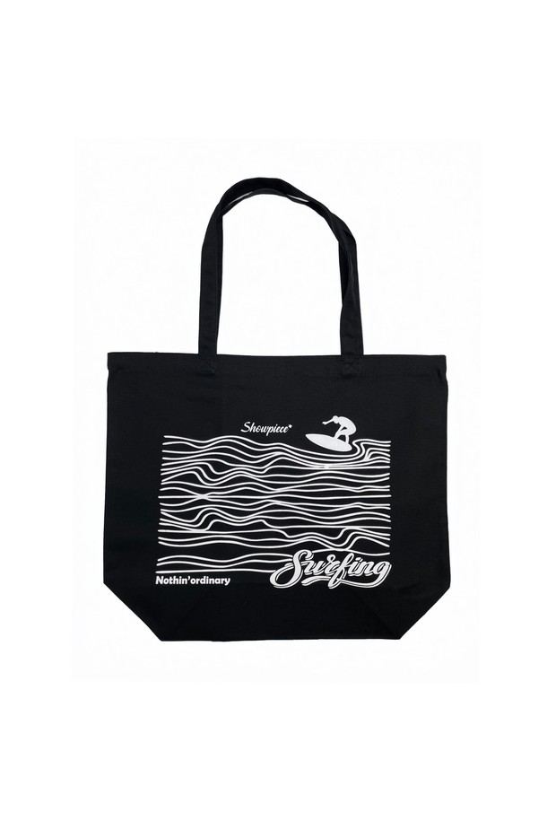 서핑 그래픽 캔버스 에코백 라지 (블랙)는 캔버스 소재로 제작된 여성용 에코백입니다. 넉넉한 라지 사이즈에 사각 형태, 오픈형 잠금 방식으로 편리하게 사용할 수 있습니다. 블랙 컬러 바탕에 서핑 그래픽 프린트가 돋보이며, 손잡이가 있어 실용적입니다. 캐주얼, 미니멀, 스트리트 스타일의 옷차림에 잘 어울리며, 동네 마실룩, 쇼핑룩, 여행룩 등 다양한 TPO에 활용하기 좋습니다.
