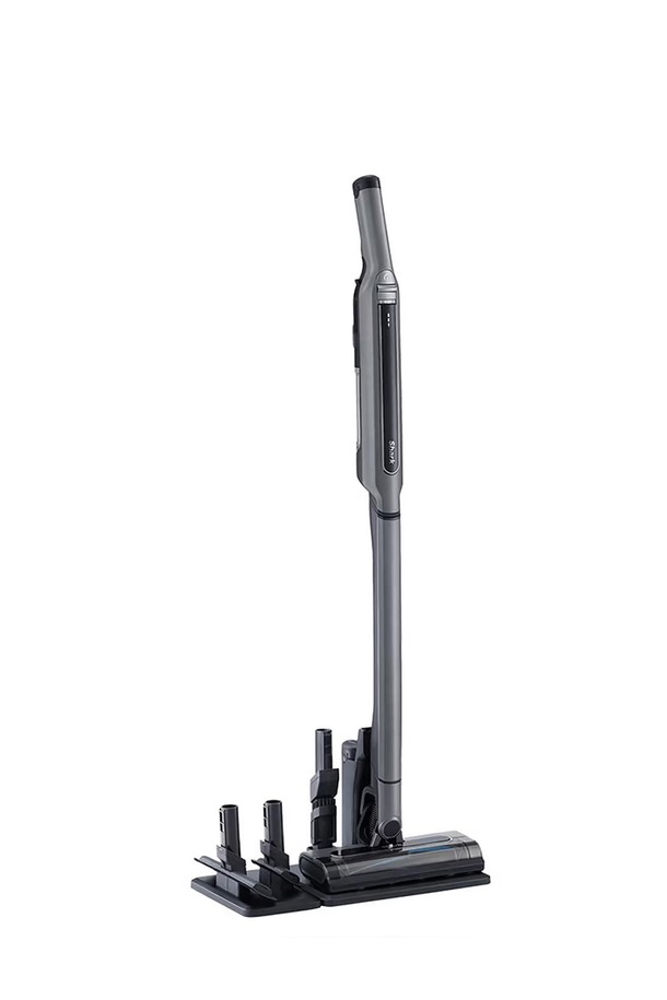 샤크 에보파워 핸디 진공 청소기 CS401은 강력한 225W 출력으로 먼지를 효과적으로 제거하며, 핸디/스틱 모드 전환이 가능하여 좁은 공간부터 넓은 공간까지 편리하게 청소할 수 있습니다. 7.7V 3000mAh 리튬이온 배터리를 탑재하여 핸디 모드에서는 최대 20분, 스틱 모드에서는 12분 동안 사용할 수 있으며, HEPA 필터로 미세 먼지까지 깨끗하게 걸러줍니다. 미니 모터 브러시, 틈새 노즐, 매트리스 툴 등 다양한 구성품과 자동 충전, 원터치 먼지통 비우기 등의 편리한 기능으로 쾌적한 청소를 돕습니다.
