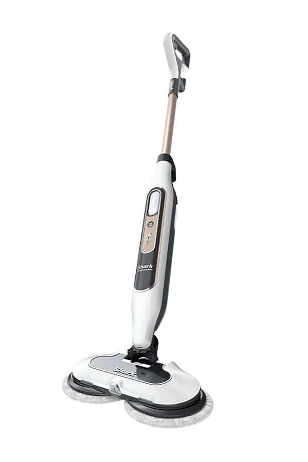 샤크 스팀 앤 스크럽 청소기 S8201KR은 강력한 스팀 분사와 회전 패드로 바닥을 깨끗하게 청소해 주는 청소기입니다. DEEP, NORMAL, LIGHT 3가지 작동 모드를 지원하며, 스팀 양과 회전 속도를 조절하여 다양한 바닥 재질 (목재, 대리석, 타일, 코팅된 마루바닥)에 맞게 사용할 수 있습니다. 본체, 극세사 패드 4개, 세움스틱으로 구성되어 있으며, Self Standing 기능과 스팀 블래스터, 수직 거치 시 자동 중지 기능을 갖춰 사용 편의성을 높였습니다.
