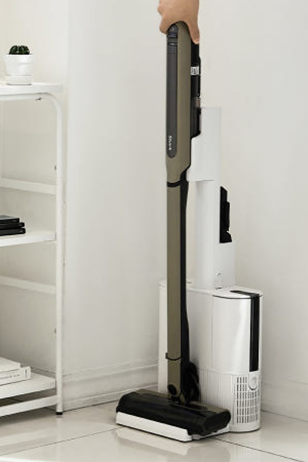 SharkNinja 샤크 에보 파워 시스템 STD+ CS151KRGYAE 무선청소기는 그레이 색상의 스틱형/핸디형 겸용 무선 충전식 청소기입니다. 일상적인 실내 청소에 적합하며, 파워 시스템과 충전식 배터리를 탑재하여 편리하게 사용할 수 있습니다. 샤크 에보 파워 시스템은 강력한 흡입력과 간편한 사용성을 제공합니다.
