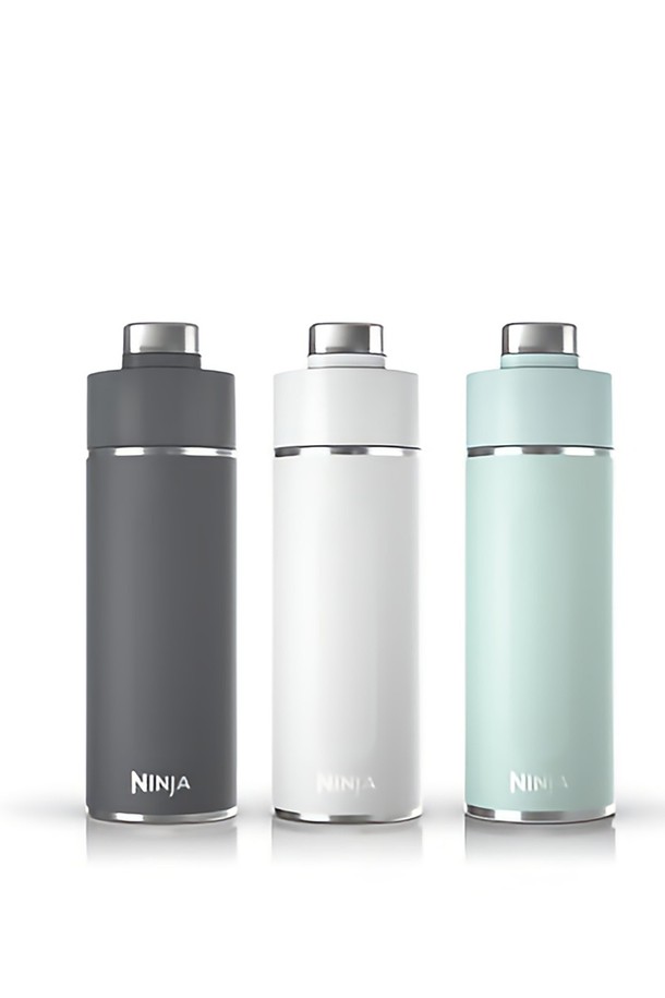 [SharkNinja] 닌자 서스티 532ml 트래블 보틀 텀블러 DW1801KR은 일상과 여행에 적합한 보온/보냉 텀블러입니다. 스테인리스 스틸 소재로 제작되어 8시간 보온, 24시간 보냉, 최대 2일간 얼음을 보관할 수 있으며, 누수 방지 기능과 탄산음료 보관이 가능합니다. 그레이와 화이트 민트 두 가지 색상으로 제공되며, 77x245mm 크기에 392g 무게, 1년 보증 기간을 제공합니다.
