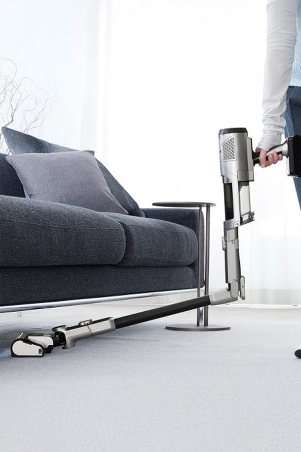 샤크 디텍트 Clean & Empty 무선청소기 IW3241KR은 자동 먼지 비움 기능의 오토 엠티 시스템을 갖춰 편리함을 더한 무선 청소기입니다. 스마트 센서, 헤드라이트, HEPA 필터, 핸디형 분리, 먼지량 감지, 자동 흡입력 조절, 바닥 타입 인식 등 다양한 기능을 제공하며, 3000mAh 배터리로 최대 42분(핸디모드, 에코)까지 사용 가능합니다. 틈새용 노즐, 멀티 노즐, 이불용 노즐 등 다양한 구성품과 함께 그레이 색상으로 출시되었습니다.
