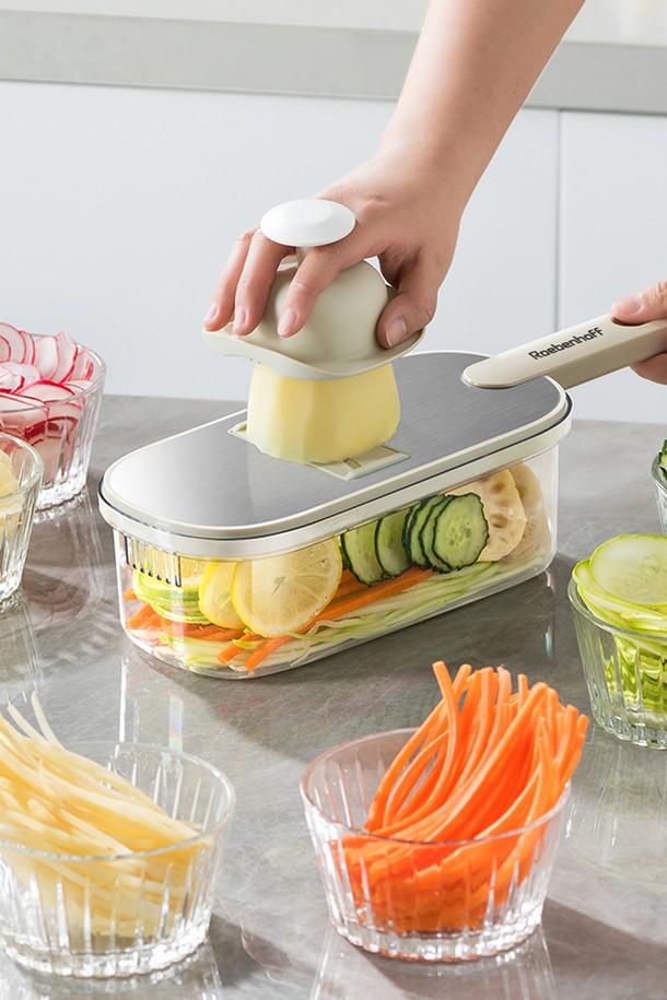 레벤호프 베지터블 슬라이서 그레이는 주방 조리에 특화된 주방용품입니다. 그레이와 실버 색상으로 제공되며, PET, ABS, 스테인리스 스틸 소재로 제작되었습니다. 6종 칼날, 29도 슬라이싱 각도, 손 보호대, 보호림으로 안전성을 높였으며, 1.5L 용량과 배수 시스템을 갖춰 실용적입니다. 1.5mm 얇은/3mm 두꺼운 칼날, 3mm/5mm 채썰기 칼날, 강판, 웨이브 패턴 칼날 등 다양한 구성품으로 채썰기, 슬라이스 기능과 분리, 보관이 용이합니다.
