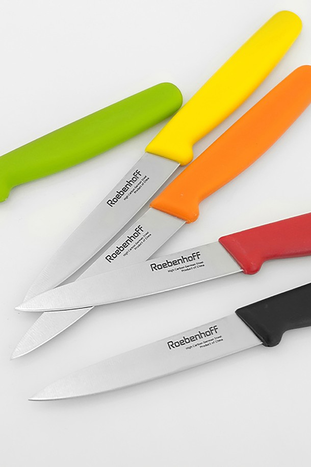 레벤호프 4인치 민자 과도 블랙은 과일과 채소를 다듬는 데 최적화된 주방용 칼입니다. 레이저 각도 테스트를 거친 카본 합금강 칼날은 뛰어난 절삭력을 제공하며, 손 피로도를 줄이는 인체공학적 디자인과 미끄럼 방지 처리된 폴리프로필렌 수지 손잡이가 특징입니다. 블랙, 그린, 옐로우, 오렌지, 레드 등 비비드한 컬러감의 손잡이는 주방에 산뜻함을 더하며, 식기세척기 사용이 가능하여 관리 또한 간편합니다. 총 20 x 2cm의 크기로, 민자 패턴의 날이 적용되어 정교한 작업에 용이합니다. 재연마 또한 가능하여 오랫동안 사용할 수 있습니다.

