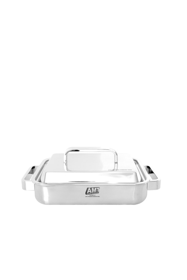 AMT 316Ti 스텐 프로 사각 그리들팬 뚜껑세트(유광)는 316Ti 티타늄 스테인리스스틸, 304 스테인리스스틸, 알루미늄 소재로 제작된 주방용품입니다. 5중 레이어 구조로 뛰어난 열전도율과 열보존력을 자랑하며, 유광 디자인이 특징입니다. 가스레인지, 인덕션, 할로겐, 전기레인지 등 다양한 열원에서 사용할 수 있으며, 의료용 등급 소재를 사용하여 안전성을 높였습니다. 무수분 및 저수분 조리가 가능하며, 스팀 순환 시스템과 스팟 용접 손잡이, 눈금 표시 등의 편의성을 제공합니다. 본체와 뚜껑으로 구성되어 있으며, 철보다 2배, 알루미늄보다 6배 강한 내구성을 지닌 2.7-3.5T 두께의 제품입니다.
