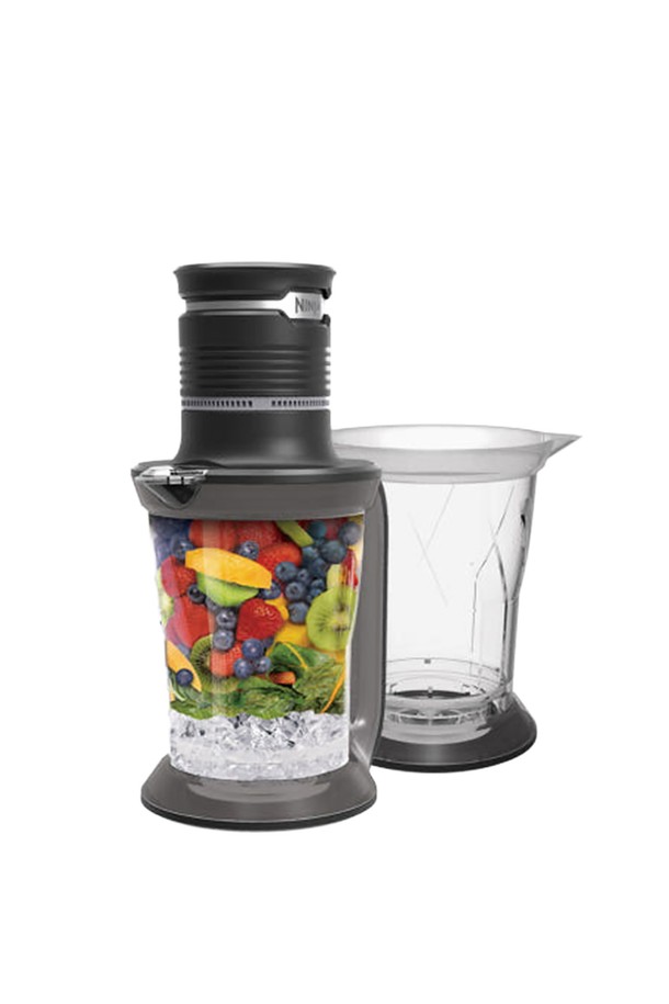 **[SharkNinja] 닌자 울트라프렙 초고속 블렌더 믹서기 PS104KR**은 1.7L 대용량 용기에 700W의 강력한 모터와 6 Motion Blade 특허 기술을 적용하여 스무디, 주스, 슬러시, 반죽까지 다양한 요리를 손쉽게 만들 수 있습니다. 3가지 블레이드 시스템과 원푸시 시스템으로 사각지대 없는 완벽한 블렌딩을 구현하며, BPA Free 소재로 안전하게 사용할 수 있습니다. 본체, 피처용기 2개, 6중 칼날, 초고속 칼날, 반죽 칼날, 청소용 브러시, 설명서, 레시피북으로 구성되어 있습니다.
