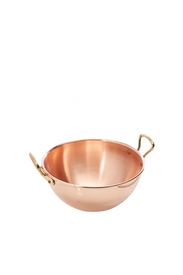 모비엘 M Passion(엠 패션) 코퍼 30cm 에그 비팅볼(핸들)입니다. 구리 소재로 제작되어 뛰어난 내구성과 고급스러운 코퍼 및 브라운 색상을 자랑합니다. 30cm 크기로 넉넉한 용량을 제공하며, 손잡이가 있어 사용이 편리합니다. 조리, 비팅, 믹싱 등 다양한 용도로 활용 가능하며, 특히 에그 비팅에 최적화되어 있습니다. 주방 조리 도구로서 주방의 품격을 높여줍니다.
