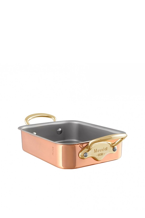 모비엘 M Minis(모비엘 M 미니스) 코퍼 18*14cm 로스팅 팬은 뛰어난 열전도성을 자랑하는 구리 소재의 로스팅 팬입니다. 18cm x 14cm의 넉넉한 사이즈와 양손잡이 디자인으로 조리 시 안정적인 사용감을 제공합니다. 사각형 형태로 제작되어 넉넉한 조리 공간을 확보하며, 코퍼 색상이 주방에 고급스러운 분위기를 더합니다. 로스팅에 특화된 이 팬은 맛있는 요리를 위한 최적의 선택입니다. 다양한 요리에 활용하여 풍미를 더해보세요.
