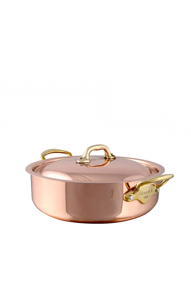 모비엘(Mobiel) M 150 B MB 코퍼 24cm 전골 양수 냄비(뚜껑 포함)는 고급스러운 코퍼 색상의 24cm 크기 전골 냄비입니다. 열 전도율이 뛰어난 구리 소재로 제작되어 음식을 빠르고 균일하게 조리할 수 있습니다. 양수 타입 디자인으로 안전하고 편리하게 사용할 수 있으며, 뚜껑이 포함되어 있어 다양한 요리에 활용하기 좋습니다. 모비엘 M 150 B MB 시리즈로, 주방의 품격을 높여주는 조리 도구입니다. 전골, 찌개 등 다양한 국물 요리에 적합합니다.
