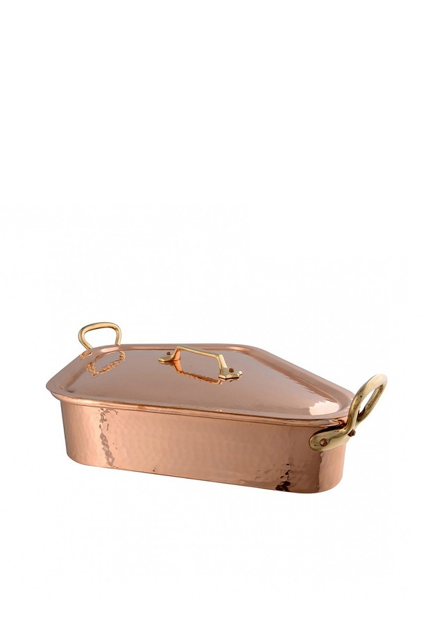 모비엘 M 트래디션 코퍼 50*40cm 터보티에르(그리들)는 구리 소재로 제작된 주방용품입니다. 뛰어난 열전도율을 자랑하며, 50*40cm의 넉넉한 크기로 다양한 요리에 활용할 수 있습니다. 코퍼 색상의 세련된 디자인과 양쪽 손잡이, 뚜껑을 포함하여 편리한 조리를 돕습니다. 그리들 형태로 제작되어 다양한 종류의 음식을 조리하기에 적합합니다. 주방 조리 도구로서 뛰어난 기능성과 미적 가치를 동시에 만족시키는 제품입니다.
