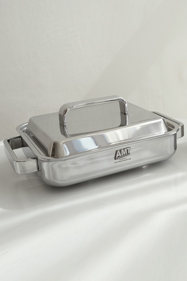 AMT 316Ti 스텐 프로 사각 그리들팬 뚜껑세트(유광)는 316Ti 티타늄 스테인리스스틸, 304 스테인리스스틸, 알루미늄 소재로 제작된 주방용품입니다. 5중 레이어 구조로 뛰어난 열전도율과 열보존력을 자랑하며, 유광 디자인이 특징입니다. 가스레인지, 인덕션, 할로겐, 전기레인지 등 다양한 열원에서 사용할 수 있으며, 의료용 등급 소재를 사용하여 안전성을 높였습니다. 무수분 및 저수분 조리가 가능하며, 스팀 순환 시스템과 스팟 용접 손잡이, 눈금 표시 등의 편의성을 제공합니다. 본체와 뚜껑으로 구성되어 있으며, 철보다 2배, 알루미늄보다 6배 강한 내구성을 지닌 2.7-3.5T 두께의 제품입니다.
