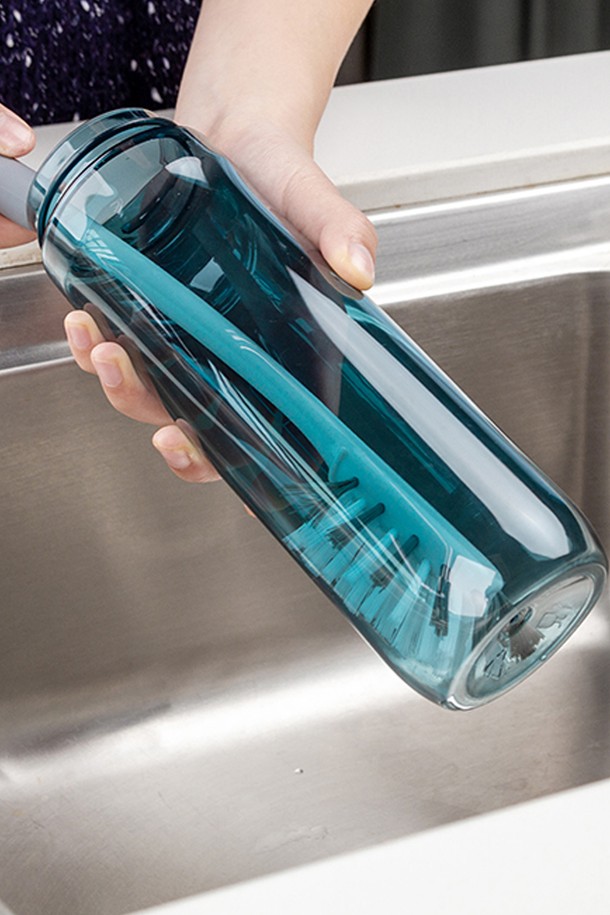 레벤호프 보틀 클리닝 브러쉬 세트는 텀블러, 젖병, 빨대 등을 위생적으로 세척할 수 있는 주방용품입니다. PP, TPR, 나일론, 스테인리스 스틸 등 튼튼한 소재로 제작되어 오래 사용할 수 있습니다. 텀블러 세척솔, 빨대 세척솔, 디테일 세척솔 3종과 브러쉬 거치대로 구성되어 더욱 편리합니다. 물빠짐 구멍이 있어 위생적이며, 브러쉬 3종을 보관하여 깔끔하게 관리할 수 있습니다. U자형 디자인으로 꼼꼼하게 세척하세요.
