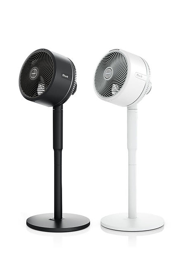 [SharkNinja] 샤크 올인원 무선 선풍기 플렉스브리즈 FA200KR는 실내/실외 어디든 사용할 수 있는 다재다능한 선풍기입니다. 스탠드형과 탁상형으로 전환 가능하며, 5단계 풍속 조절, 180도 회전, 55도 각도 조절, 그리고 미스트 기능을 통해 쾌적한 환경을 조성합니다. 최대 24시간 사용 가능한 배터리, UV 보호 기능, 방수 설계, 리모컨, 높이 조절 기능으로 편리함을 더했으며, 화이트와 블랙 색상으로 제공됩니다.
