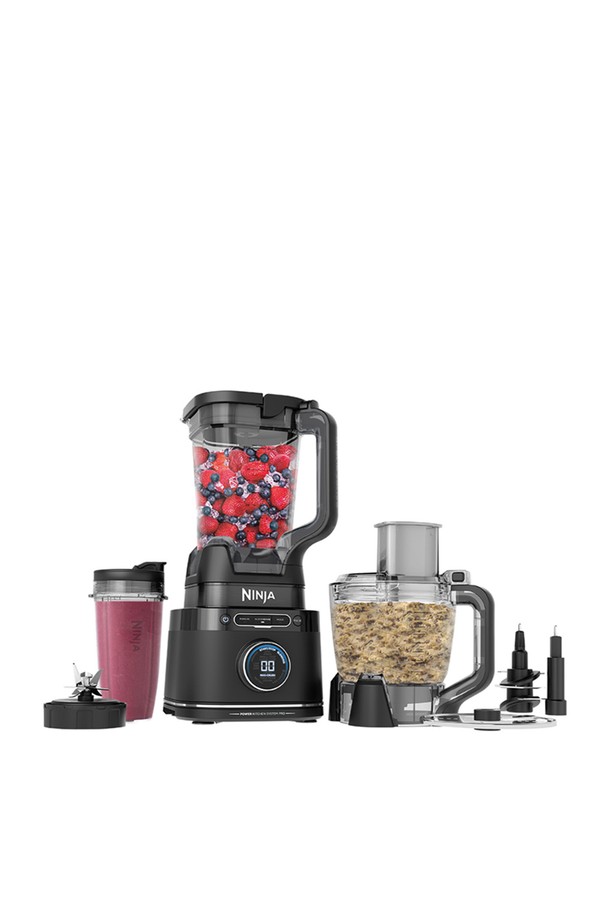 [SharkNinja] 닌자 디텍트 파워 블렌더 프로 키친 시스템 TB401KR은 1200W의 강력한 소비전력과 1,800W 최대 출력을 자랑하며, 2.1L 피처(적정 1.9L) 및 700ml 싱글컵을 제공하여 다양한 양의 요리를 편리하게 처리할 수 있습니다. 블렌드센스 기술, 토탈 크러싱 기술, 3단 6중 칼날 시스템, 하이브리드 엣지 칼날을 통해 스무디, 착즙 음료, 반죽, 야채 슬라이스 등 다양한 요리를 손쉽게 만들 수 있으며, 1~10단계 속도 조절이 가능합니다. 푸드 프로세싱, 도우 만들기, 편썰기/채썰기 기능, MINCE, SMALL CHOP, LARGE CHOP, CRUSH/MAX-CRUSH, THICK MODE 등 다양한 프로그램 모드를 지원하여 주방의 활용도를 높여줍니다.
