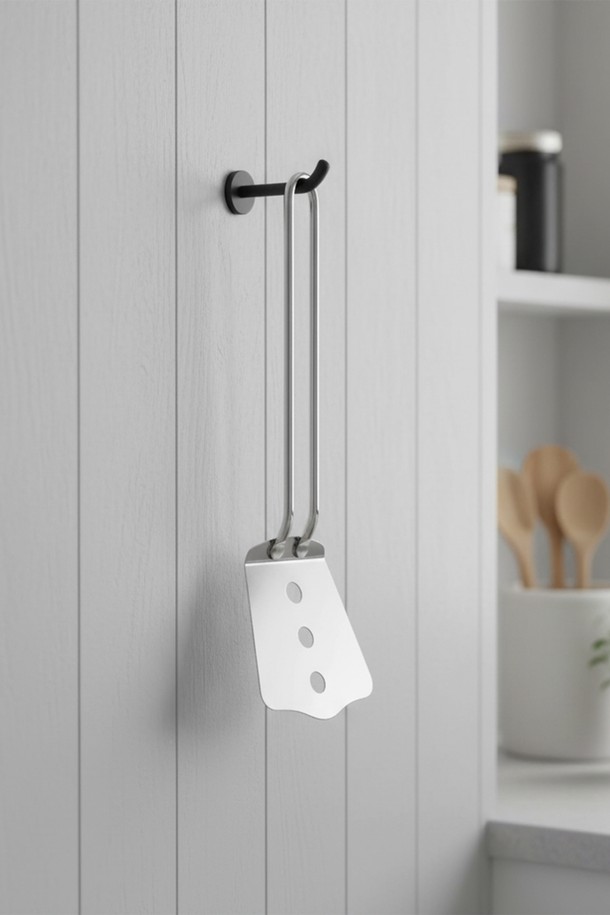 에바솔로 스텐 뒤집개 쇼트는 주방 조리 도구로, 음식 뒤집기 용도로 사용됩니다. 스테인리스스틸 소재로 제작되어 내구성이 뛰어나며, 실버 색상으로 깔끔한 디자인을 자랑합니다. 긴 손잡이가 있어 조리 시 편리하며, 위생적인 사용이 가능합니다. 주방의 필수품으로, 요리의 즐거움을 더해줄 것입니다.
