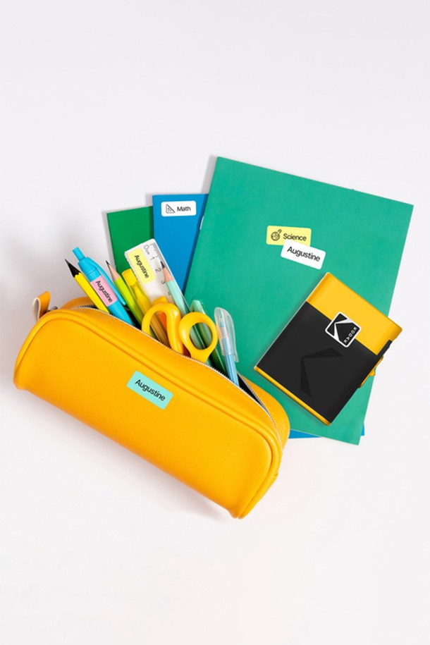 코닥 라벨 프린터 ERA 휴대용 네임 스티커 미니 라벨기는 간편하게 네임태그와 라벨링을 할 수 있는 제품입니다. 블랙과 화이트 두 가지 색상으로 제공되며, 작고 미니멀한 크기로 휴대성이 뛰어납니다. 라벨 프린터와 함께 카트리지 13롤이 구성품으로 포함되어 있어 실용적입니다. 스티커 출력 기능을 통해 다양한 용도로 활용 가능하며, 쉽고 간편하게 사용할 수 있어 편리합니다. 코닥 라벨 프린터 ERA로 깔끔하고 효율적인 라벨링을 경험해 보세요.
