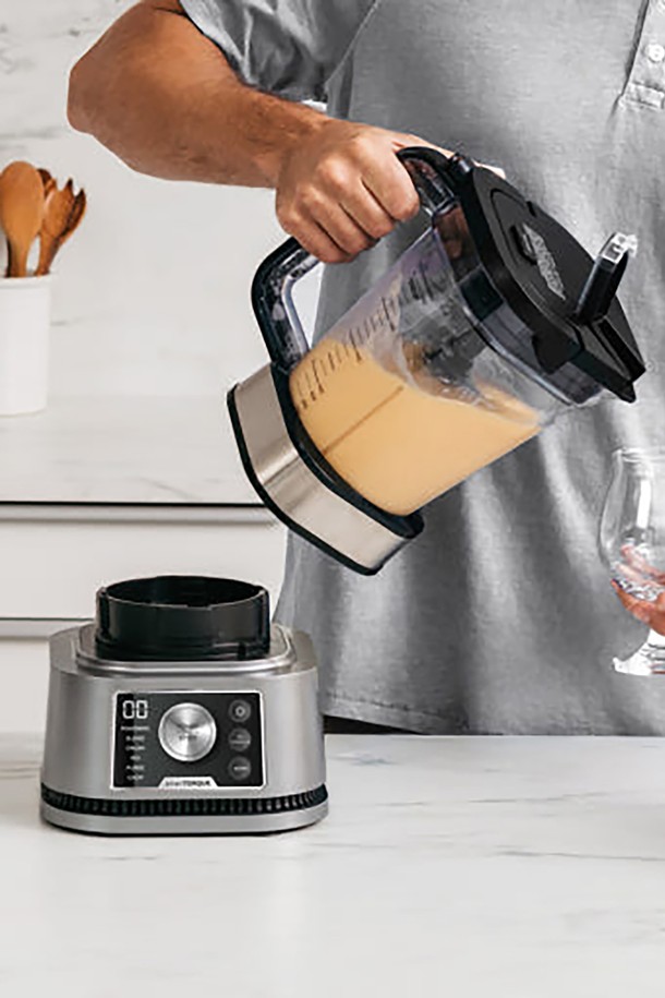 SharkNinja 닌자 스마트 파워 업 초고속 블렌더 믹서기 CB350KR은 6 Motion Blade 시스템과 8중 입체 칼날을 통해 강력한 성능을 제공합니다. 이 제품은 주스, 스무디, 아이스크림, 드레싱, 다지기, 반죽 등 다양한 요리를 간편하게 만들 수 있으며, Auto-IQ 다이얼 프로그램과 수동/순간 작동 모드를 지원합니다. 400ml, 700ml, 2.7L 용기, Hybrid Edge Blade, Total Crushing & Chopping Blade, Dough & Batter Blade 등 다양한 구성품과 BPA Free 소재, 3중 안전 시스템, 매끄럽고 세련된 디자인으로 안전하고 편리하게 사용할 수 있습니다.
