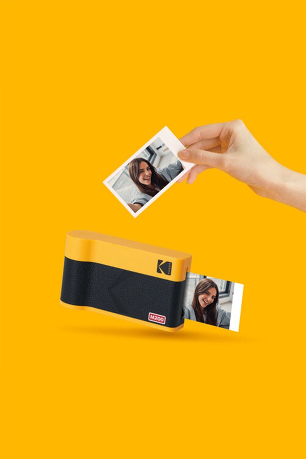 코닥 미니2 ERA 포토프린터 사진인화기는 휴대용, 미니 사이즈로 어디든 간편하게 사진을 인화할 수 있습니다. 무선 연결 방식으로 간편하게 사진을 출력하며, 옐로우, 블랙 두 가지 색상으로 제공됩니다. 즉석 인화 기능을 통해 소중한 순간을 바로 간직할 수 있습니다. 사진 인화 용도로 사용되며, 카트리지 38매가 기본 구성품으로 포함되어 있습니다. 코닥 (Kodak) 미니2 ERA (Mini 2 ERA)로 생생한 사진을 즐겨보세요.
