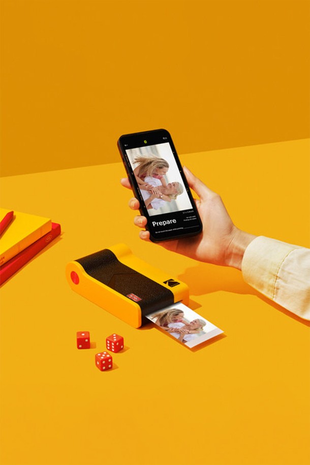 코닥 미니2 ERA 포토프린터 사진인화기는 휴대용, 미니 사이즈로 어디든 간편하게 사진을 인화할 수 있습니다. 무선 연결 방식으로 간편하게 사진을 출력하며, 옐로우, 블랙 두 가지 색상으로 제공됩니다. 즉석 인화 기능을 통해 소중한 순간을 바로 간직할 수 있습니다. 사진 인화 용도로 사용되며, 카트리지 38매가 기본 구성품으로 포함되어 있습니다. 코닥 (Kodak) 미니2 ERA (Mini 2 ERA)로 생생한 사진을 즐겨보세요.
