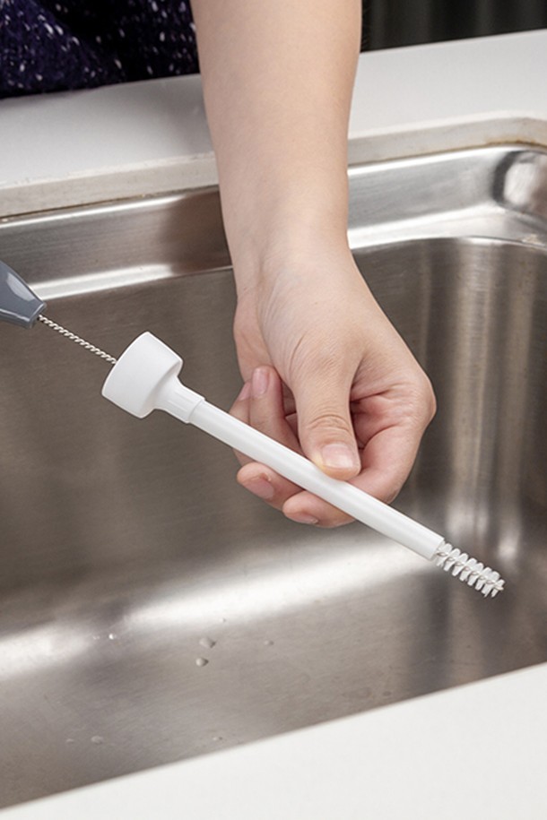 레벤호프 보틀 클리닝 브러쉬 세트는 텀블러, 젖병, 빨대 등을 위생적으로 세척할 수 있는 주방용품입니다. PP, TPR, 나일론, 스테인리스 스틸 등 튼튼한 소재로 제작되어 오래 사용할 수 있습니다. 텀블러 세척솔, 빨대 세척솔, 디테일 세척솔 3종과 브러쉬 거치대로 구성되어 더욱 편리합니다. 물빠짐 구멍이 있어 위생적이며, 브러쉬 3종을 보관하여 깔끔하게 관리할 수 있습니다. U자형 디자인으로 꼼꼼하게 세척하세요.
