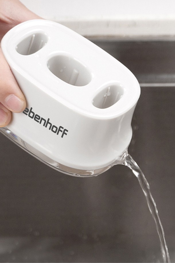 레벤호프 보틀 클리닝 브러쉬 세트는 텀블러, 젖병, 빨대 등을 위생적으로 세척할 수 있는 주방용품입니다. PP, TPR, 나일론, 스테인리스 스틸 등 튼튼한 소재로 제작되어 오래 사용할 수 있습니다. 텀블러 세척솔, 빨대 세척솔, 디테일 세척솔 3종과 브러쉬 거치대로 구성되어 더욱 편리합니다. 물빠짐 구멍이 있어 위생적이며, 브러쉬 3종을 보관하여 깔끔하게 관리할 수 있습니다. U자형 디자인으로 꼼꼼하게 세척하세요.
