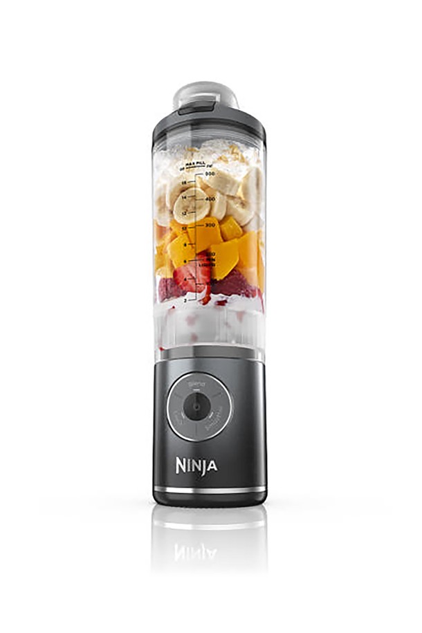 [SharkNinja] 닌자 블라스트 맥스 무선 블렌더 BC251KR은 650ml 용량에 최대 530ml까지 블렌딩 가능한 무선 블렌더입니다. Auto-iQ 기술과 8중 블레이드 시스템으로 블렌드, 스무디, 크러시 3가지 모드를 지원하며, 1회 충전으로 최대 25회 사용 가능합니다. Water Gray, Cream, Dark Navy, Platinum Silver, Lavender의 5가지 색상으로 출시되었으며, 누수 방지 뚜껑과 휴대성을 갖춘 제품입니다.
